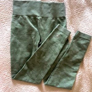 Gymshark camo seamless in sage green